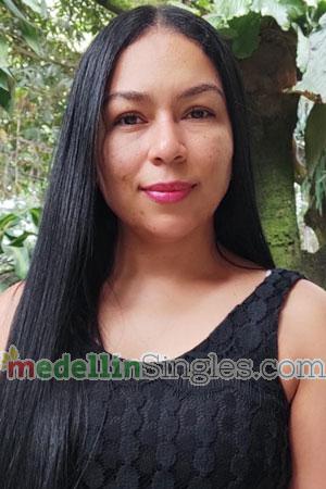 212160 - Monica Age: 38 - Colombia