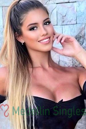 215197 - Mariana Age: 28 - Argentina