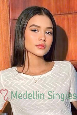 225360 - Livyhen Age: 19 - Colombia